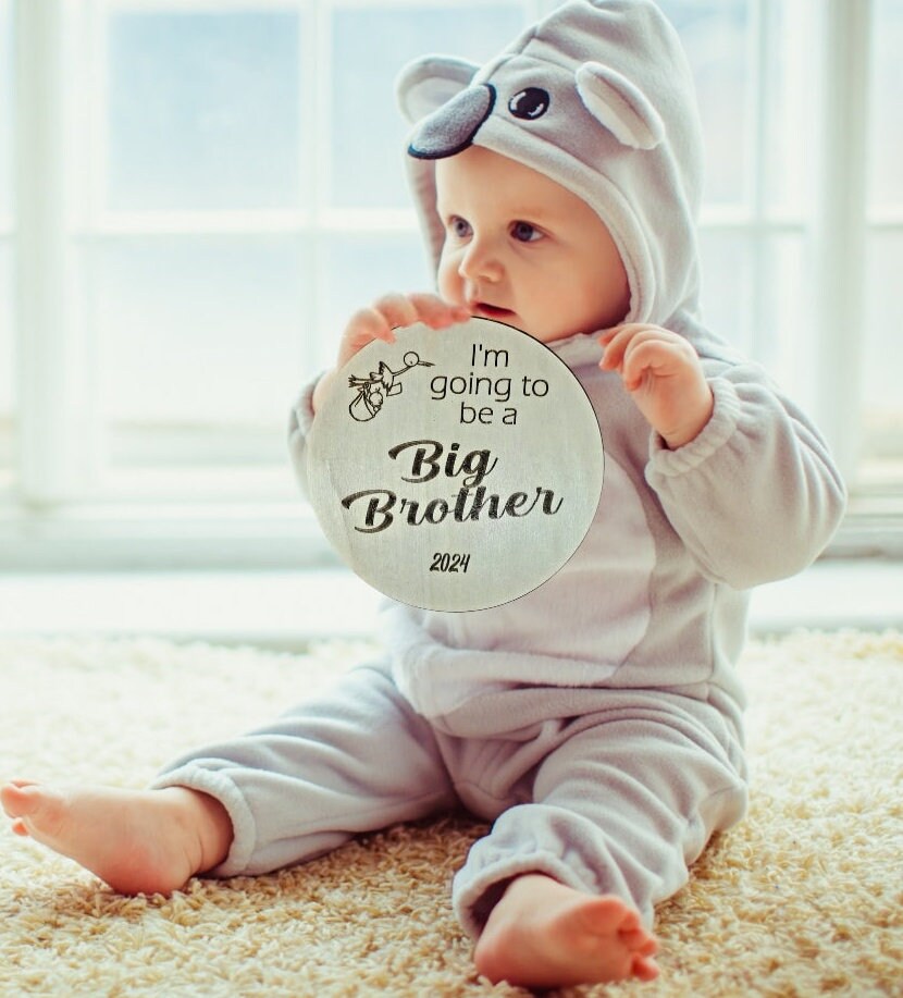 Welcome to the world, New Born baby/pregnancy photography prop announcement board